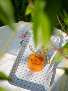 Boisson orangée photographiée pour le livre Cléa cuisine avec toi